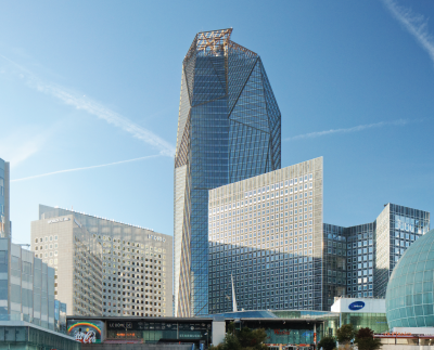 A La Défense, l’éclatant totem de Jean Nouvel