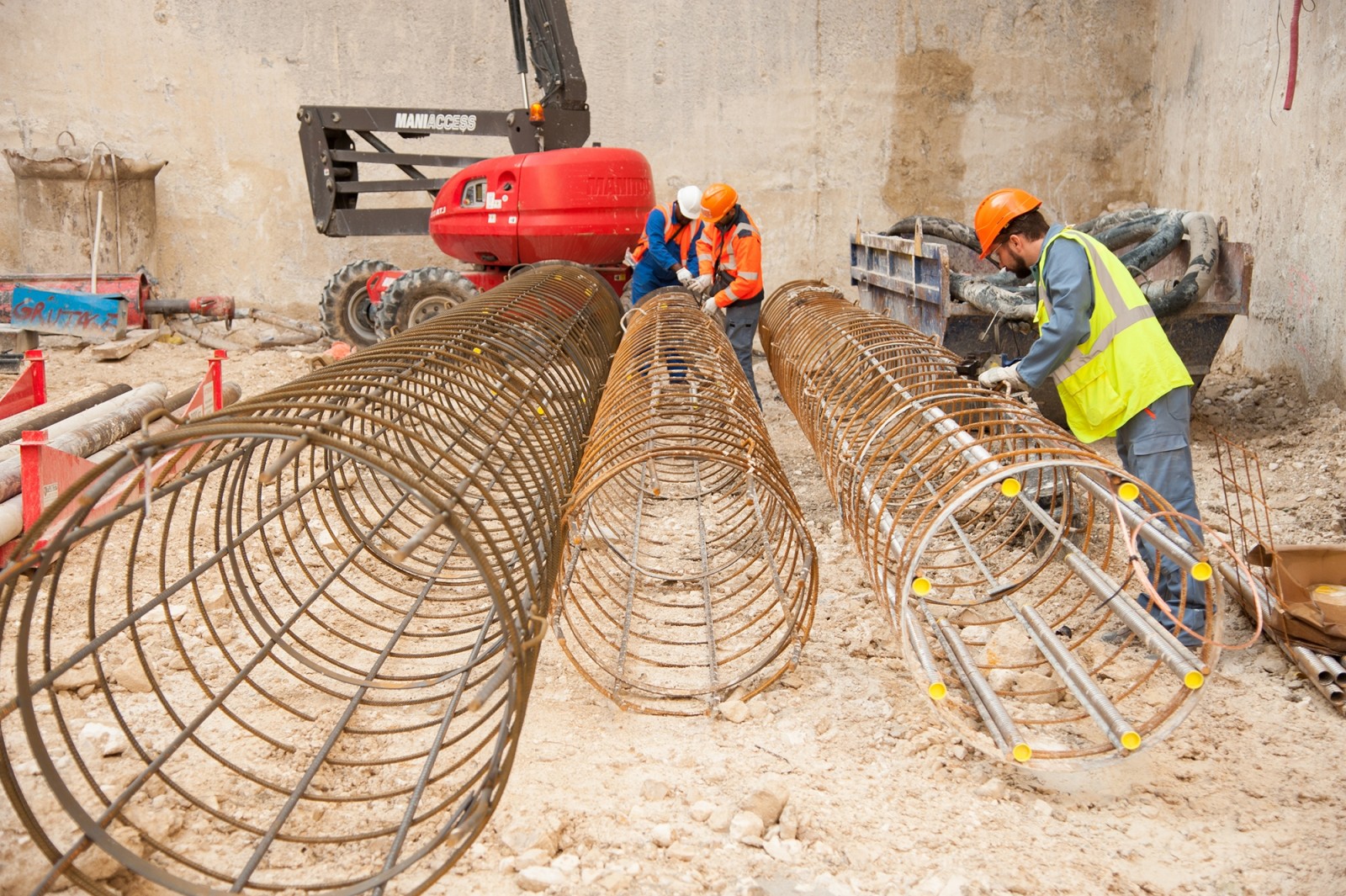 August 2019 - Construction of piles at the bottom of the excavation