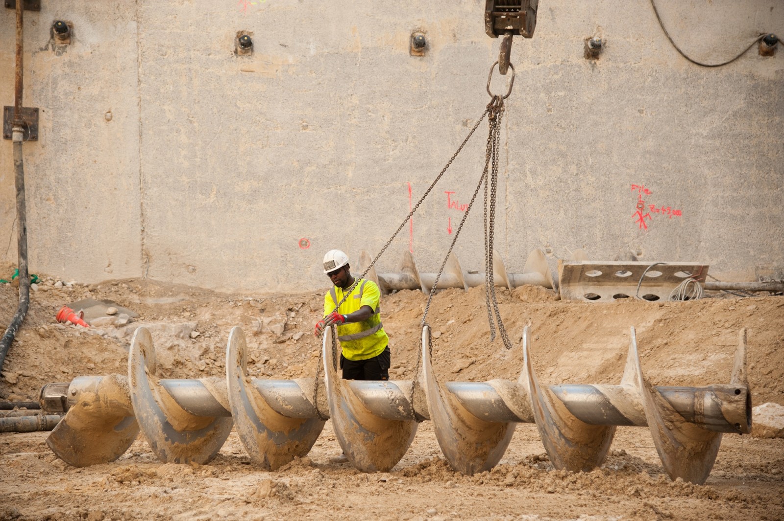 August 2019 - Construction of piles at the bottom of the excavation