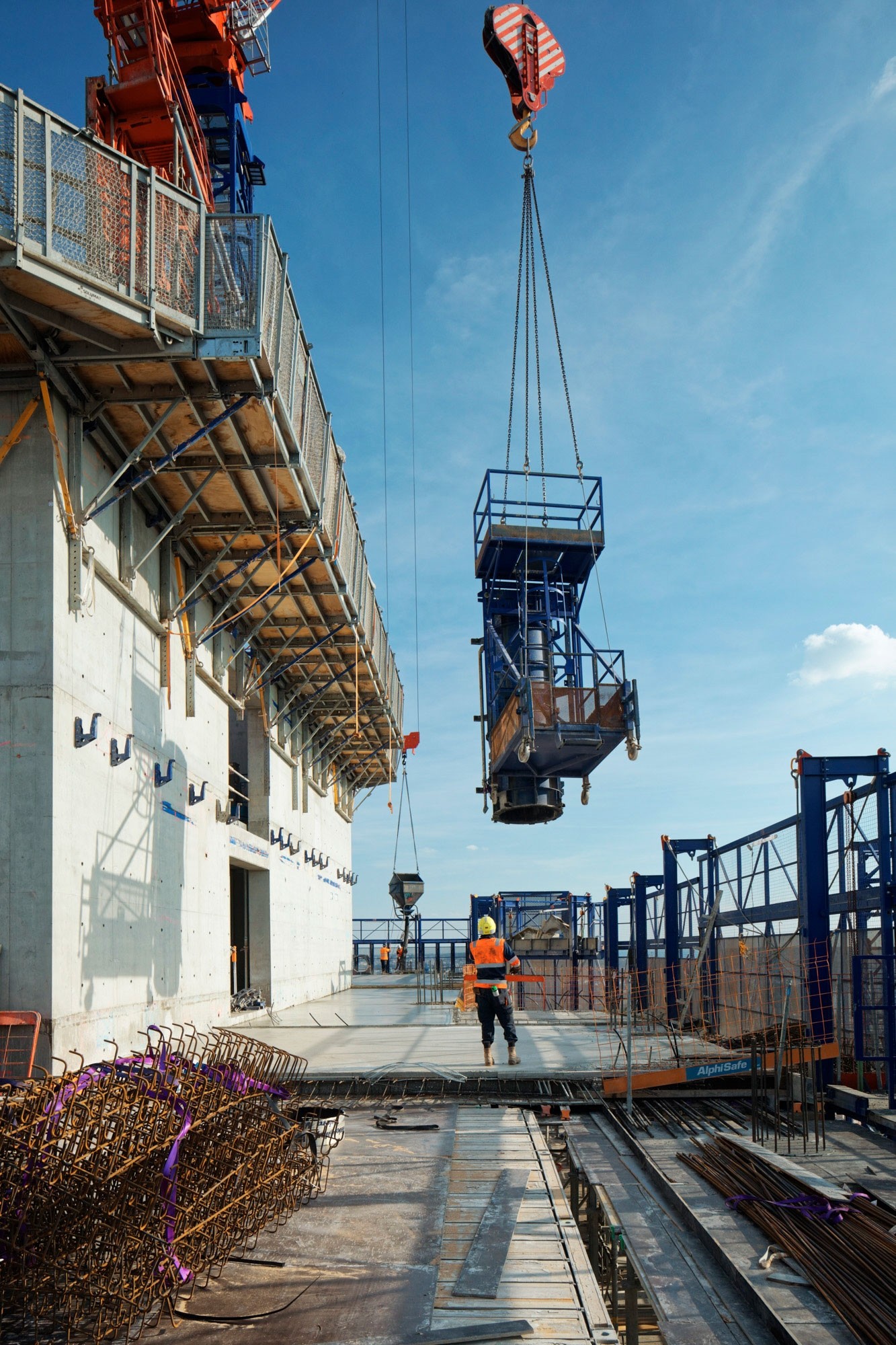 September 2021 - Lifting of a column formwork